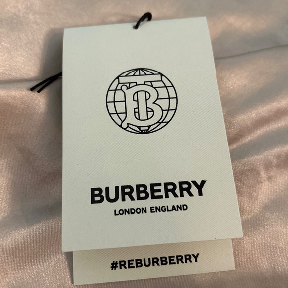 60% off! Authentic Burberry Reversible Recycled Nylon Re:Down® Puffer Jacket XXL - Picture 9 of 12